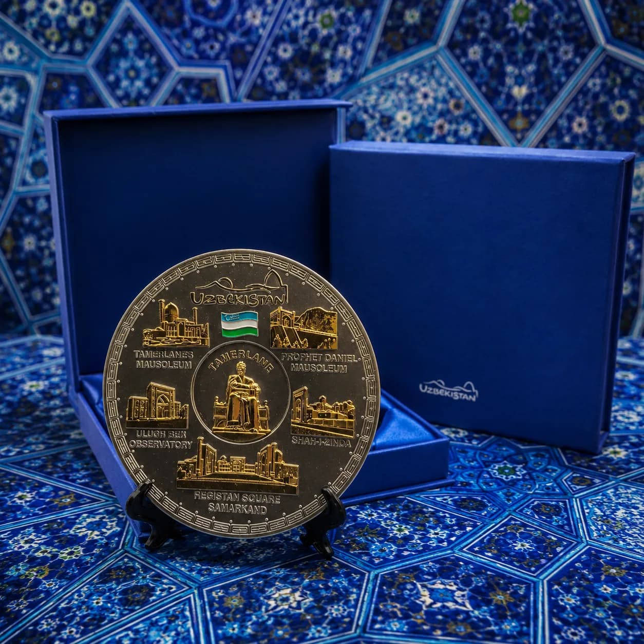 «Samarqand — Tamerlane» kumushrang suvenir bezakli tovoq